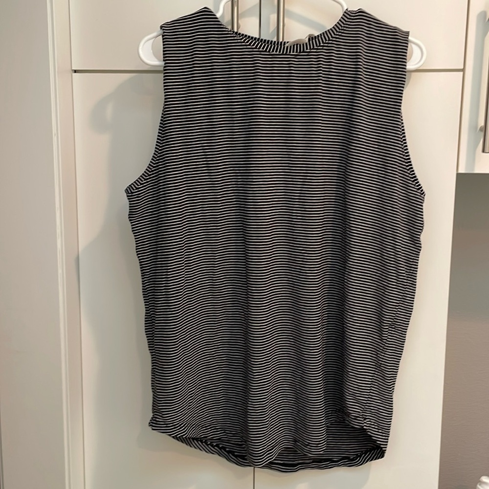 Lululemon black and white sleeveless